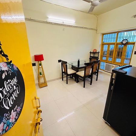 The Yellow House - Couple'S Getaway In Gomti Nagar- 1 Bhk Lucknow Eksteriør bilde