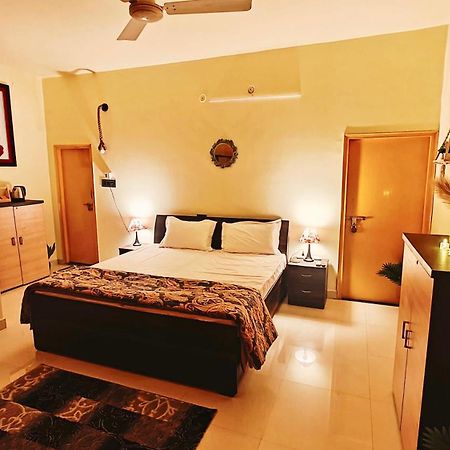 The Yellow House - Couple'S Getaway In Gomti Nagar- 1 Bhk Lucknow Eksteriør bilde