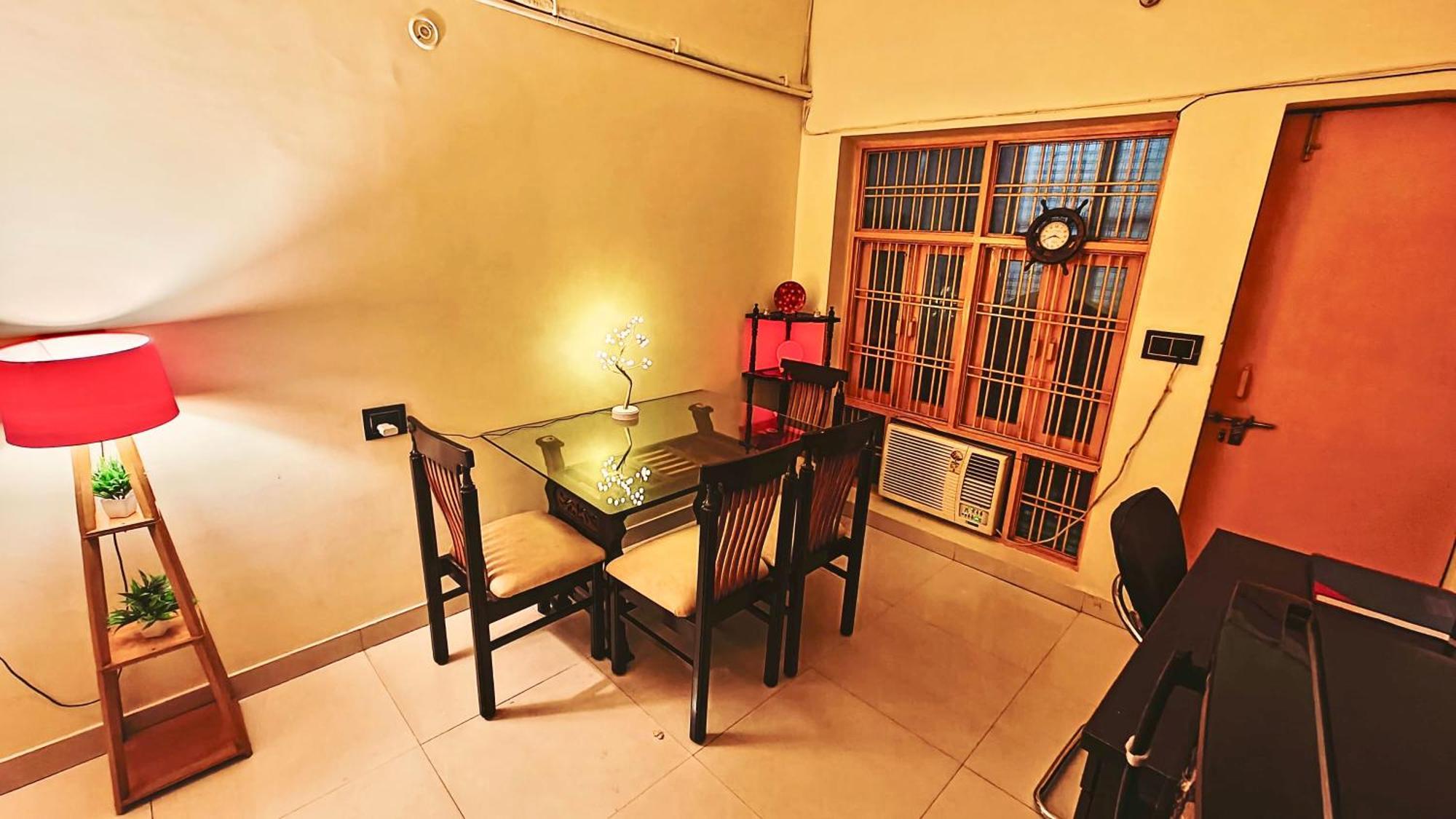 The Yellow House - Couple'S Getaway In Gomti Nagar- 1 Bhk Lucknow Eksteriør bilde