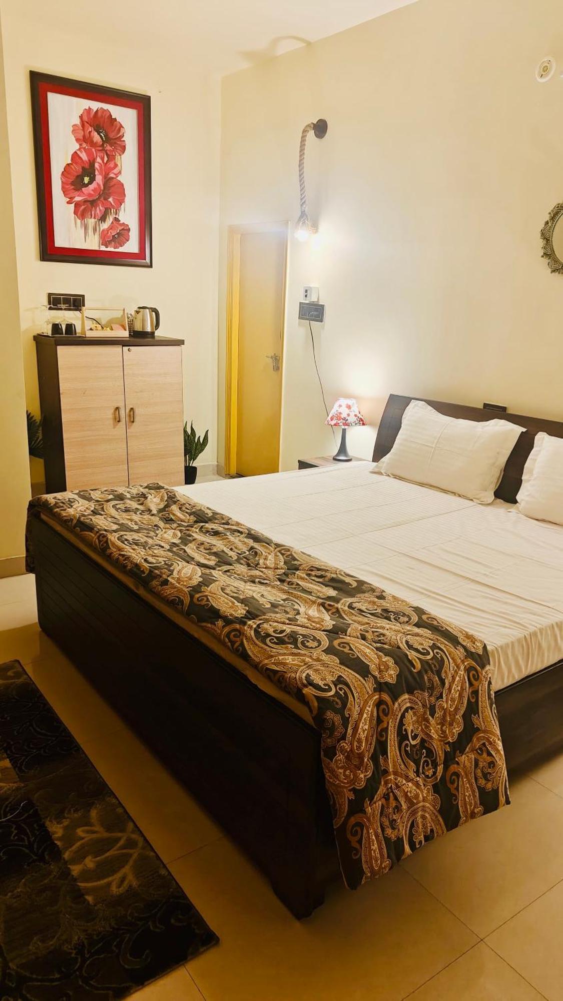 The Yellow House - Couple'S Getaway In Gomti Nagar- 1 Bhk Lucknow Eksteriør bilde