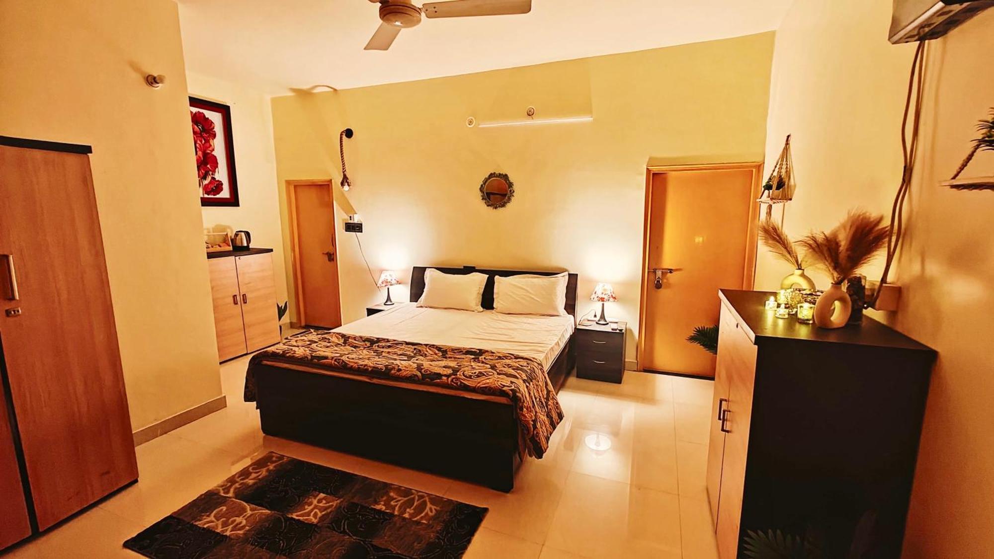 The Yellow House - Couple'S Getaway In Gomti Nagar- 1 Bhk Lucknow Eksteriør bilde